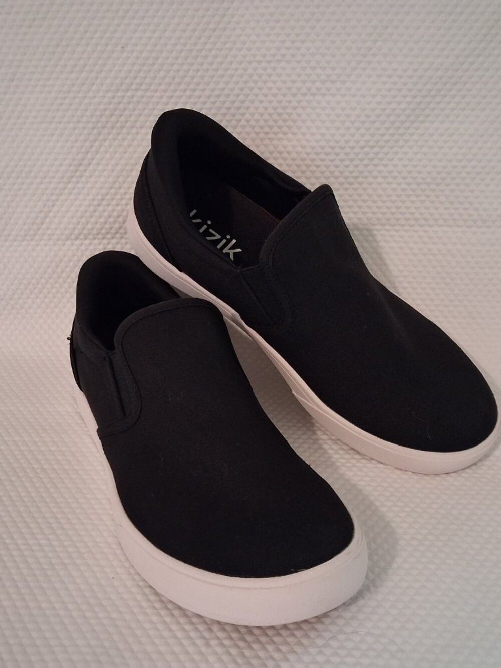 Kizik Venice Black Athletic Sneakers Women sz 10.5 Men Sz 9 Slip Ons DVENBK01